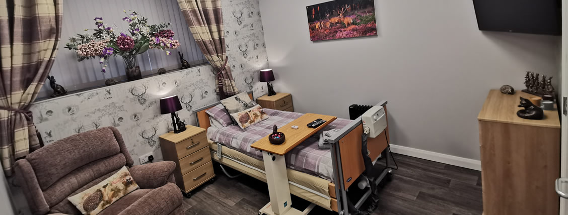 A comfortable en-suite bedroom at Shetland House